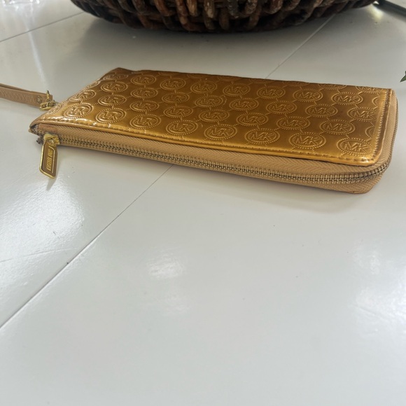 NWOT Michael Kors wallet wristlet long gold shiny All Over Logo - Picture 6 of 15